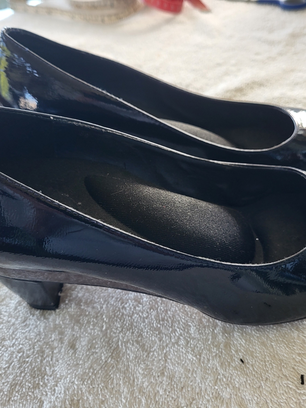 Womens Vero Cuoio Black Patent Low Block Heel Pumps  SIZE 8W